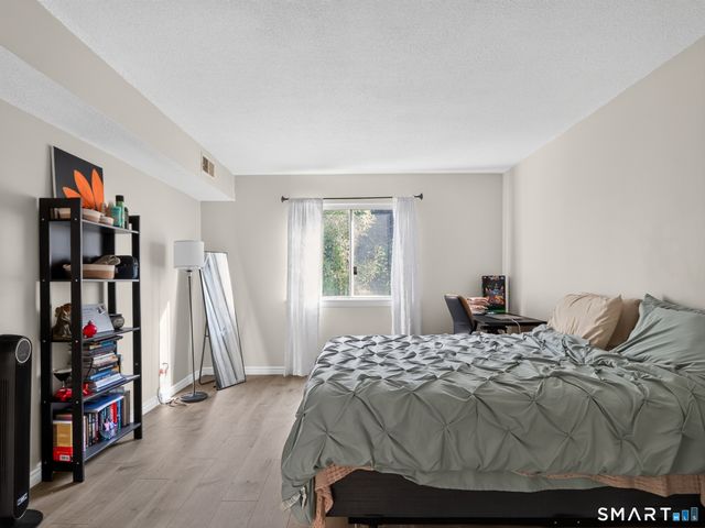 10 Bradley Circle B10, Enfield, CT 06082