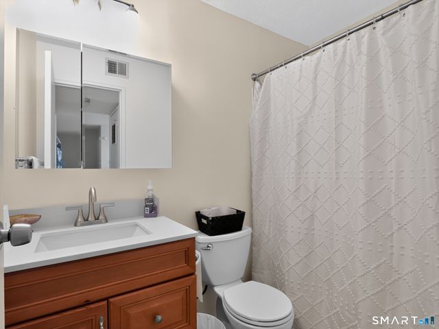 10 Bradley Circle B10, Enfield, CT 06082
