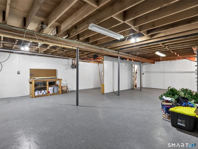 10 Bradley Circle B10, Enfield, CT 06082