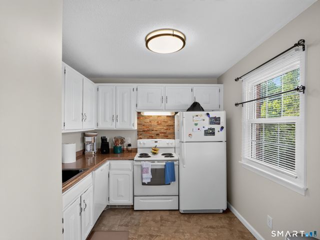 10 Bradley Circle B10, Enfield, CT 06082