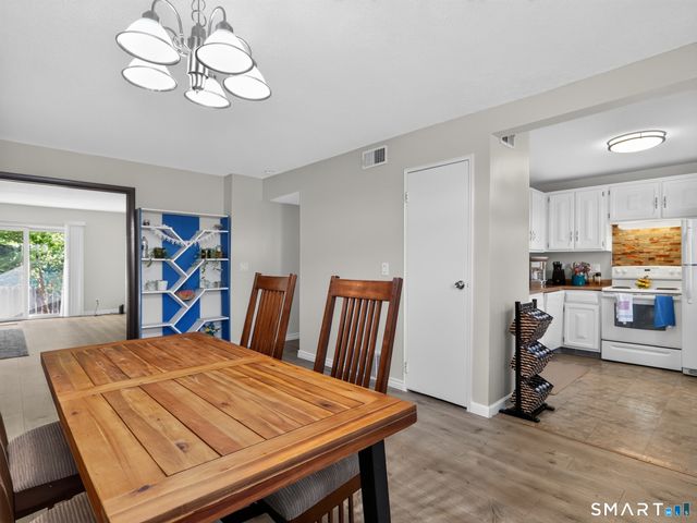 10 Bradley Circle B10, Enfield, CT 06082
