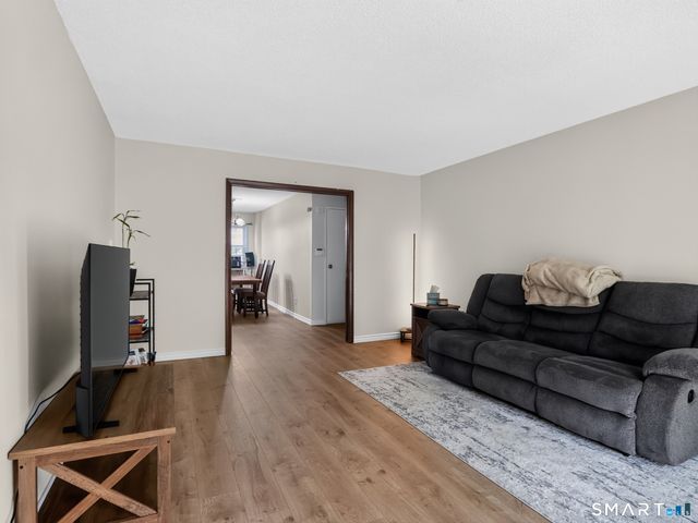 10 Bradley Circle B10, Enfield, CT 06082