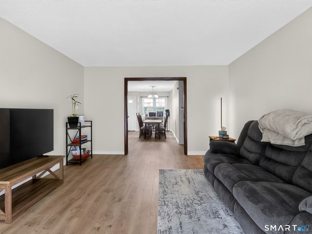 10 Bradley Circle B10, Enfield, CT 06082