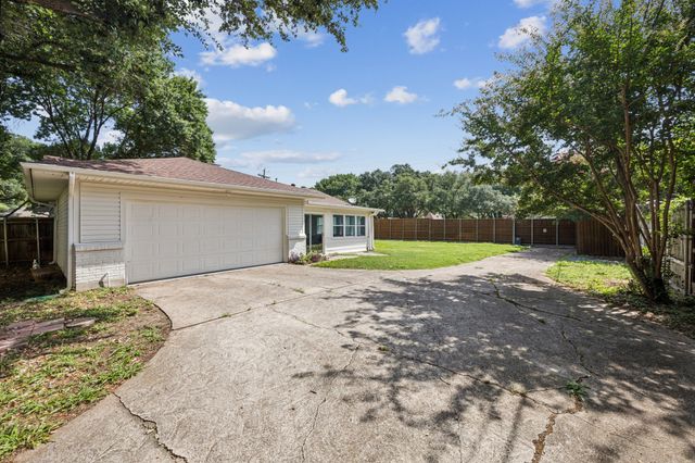 301 Ridgebriar Drive, Richardson, TX 75080