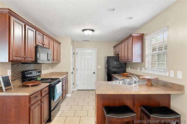 2603 Pinehurst Court, New Albany, IN 47150