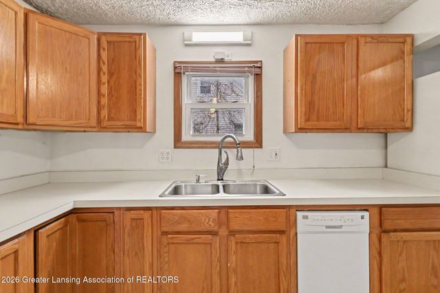 3527 Ruth Avenue, Lansing, MI 48910