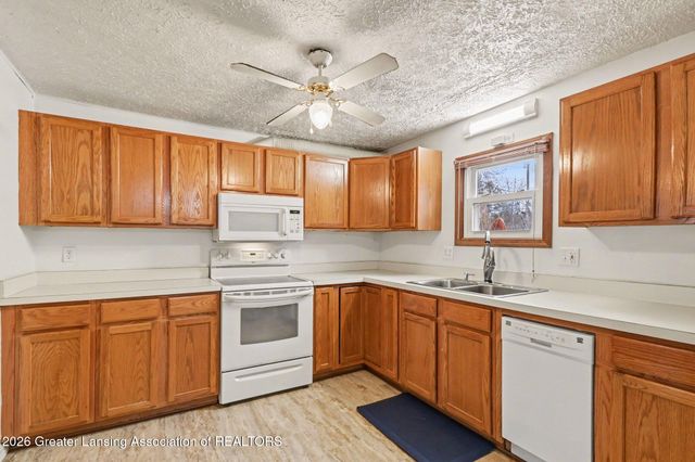 3527 Ruth Avenue, Lansing, MI 48910