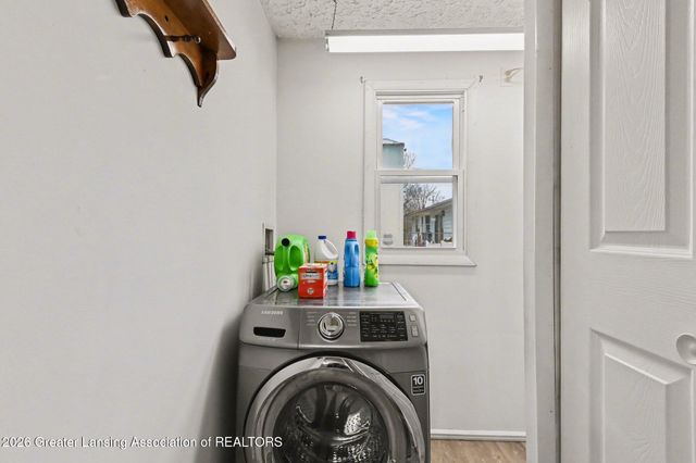 3527 Ruth Avenue, Lansing, MI 48910