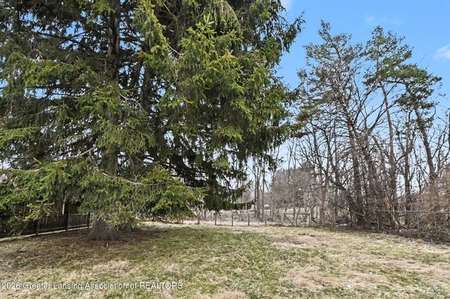 3527 Ruth Avenue, Lansing, MI 48910