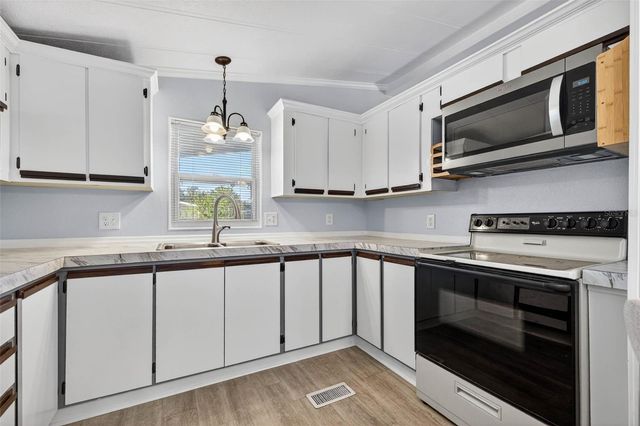 3904 WILLIAM HUME DRIVE, Zephyrhills, FL 33541