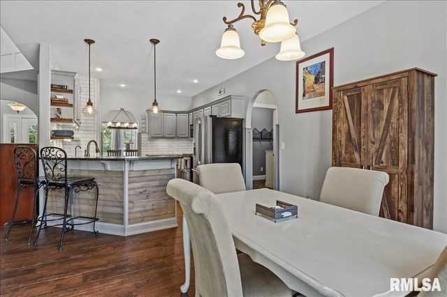 917 River Birch Court, Chatham, IL 62629