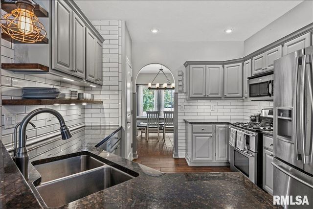 917 River Birch Court, Chatham, IL 62629