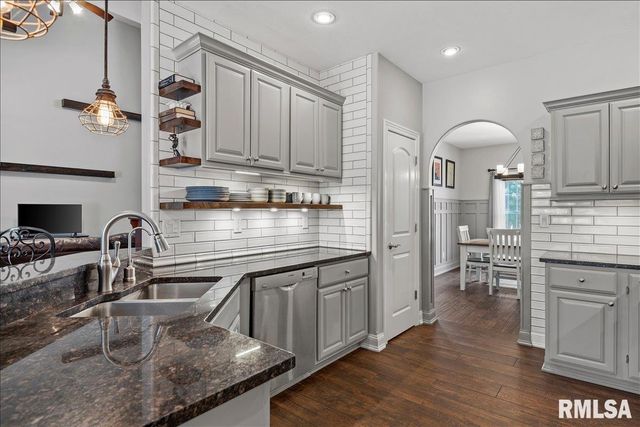 917 River Birch Court, Chatham, IL 62629