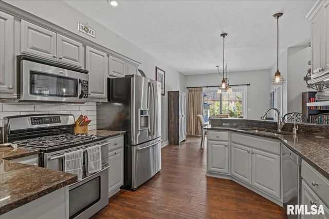 917 River Birch Court, Chatham, IL 62629