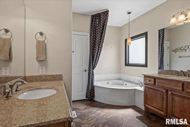 917 River Birch Court, Chatham, IL 62629