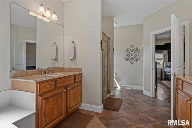 917 River Birch Court, Chatham, IL 62629