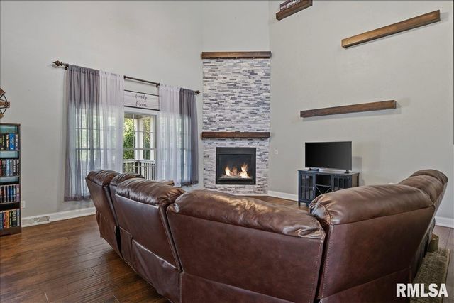 917 River Birch Court, Chatham, IL 62629