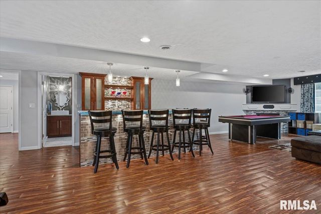 917 River Birch Court, Chatham, IL 62629