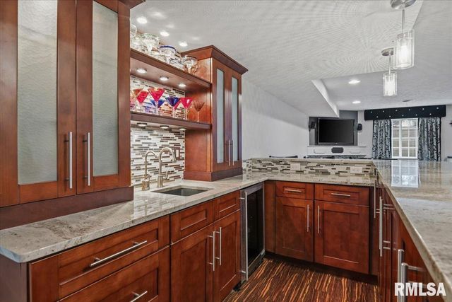 917 River Birch Court, Chatham, IL 62629