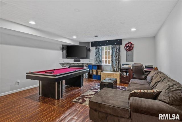917 River Birch Court, Chatham, IL 62629