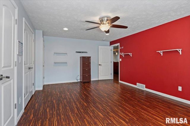 917 River Birch Court, Chatham, IL 62629