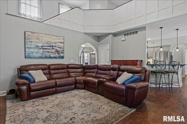 917 River Birch Court, Chatham, IL 62629