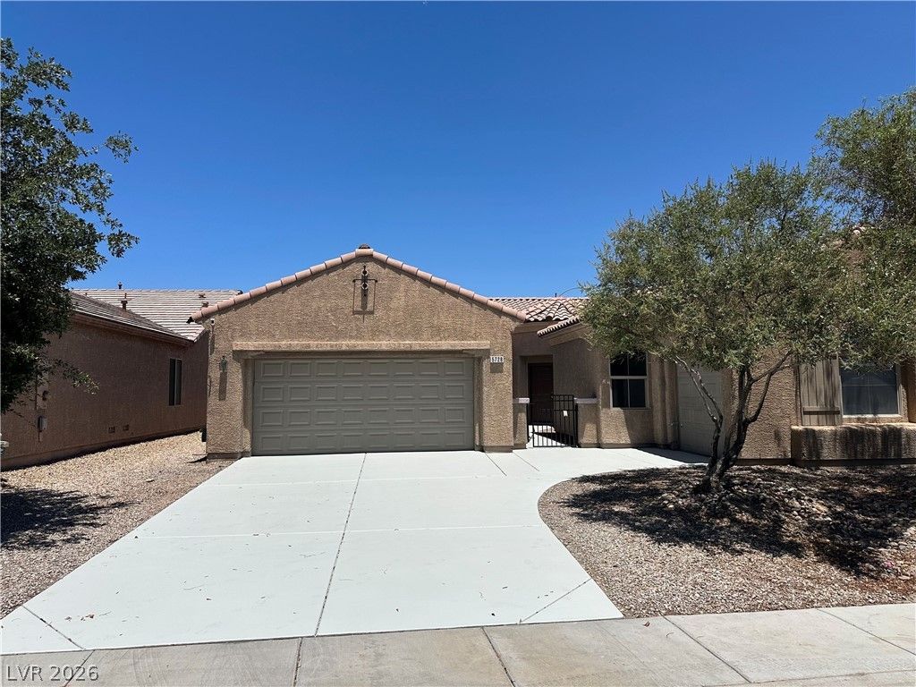 5728 Flying Birdie Avenue, Las Vegas, NV 89122 — photo 3