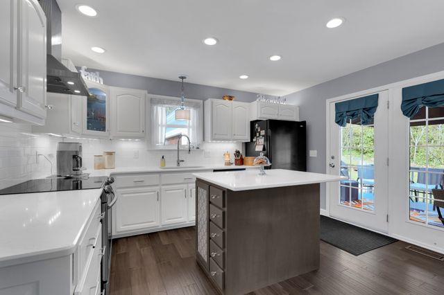 2640 Owens Dr, Santa Fe, TN 38482