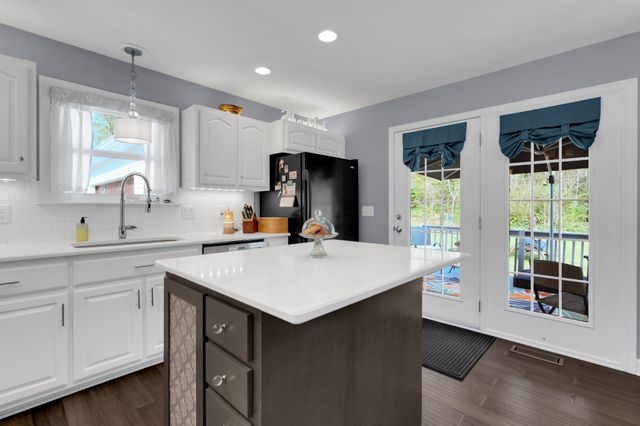 2640 Owens Dr, Santa Fe, TN 38482