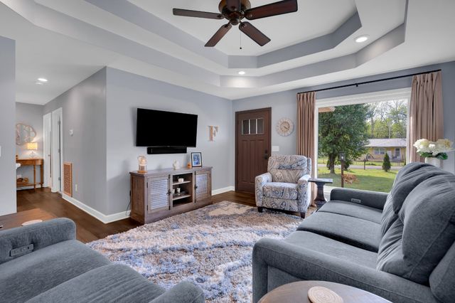 2640 Owens Dr, Santa Fe, TN 38482