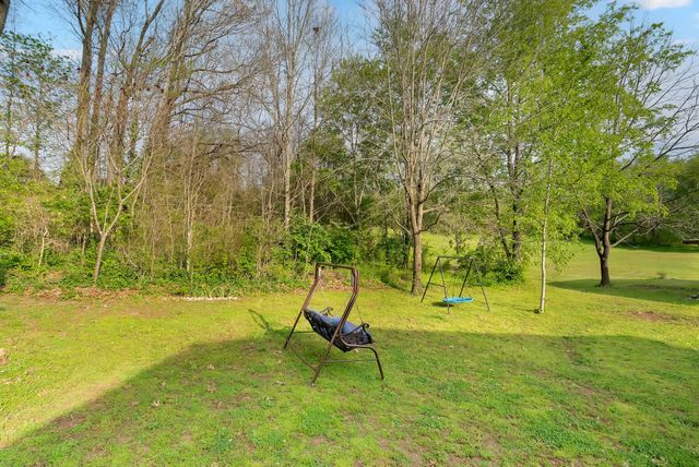2640 Owens Dr, Santa Fe, TN 38482