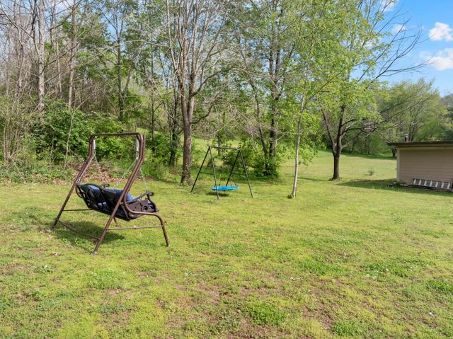 2640 Owens Dr, Santa Fe, TN 38482