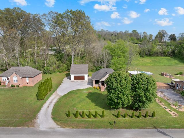 2640 Owens Dr, Santa Fe, TN 38482