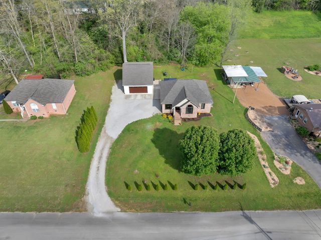 2640 Owens Dr, Santa Fe, TN 38482