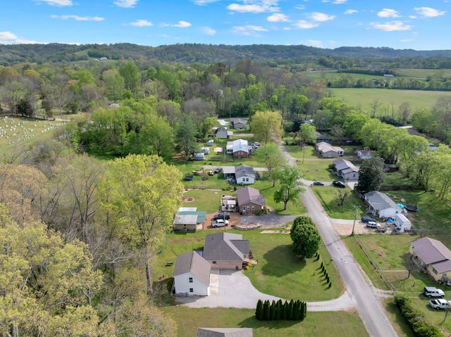 2640 Owens Dr, Santa Fe, TN 38482