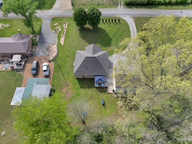 2640 Owens Dr, Santa Fe, TN 38482