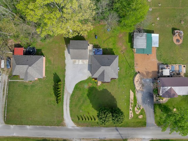 2640 Owens Dr, Santa Fe, TN 38482