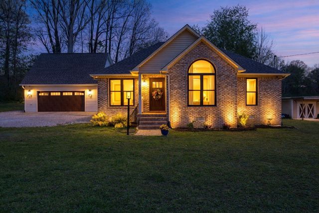2640 Owens Dr, Santa Fe, TN 38482