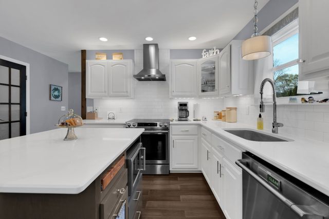 2640 Owens Dr, Santa Fe, TN 38482