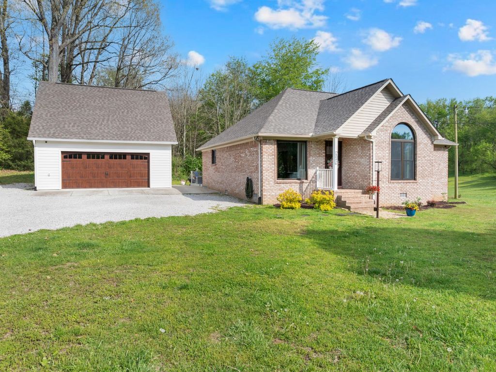 2640 Owens Dr, Santa Fe, TN 38482