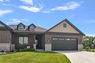11155 Lizmore Lane 35B, Orland Park, IL 60467