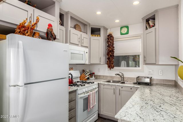 2701 E ALLRED Avenue 165, Mesa, AZ 85204