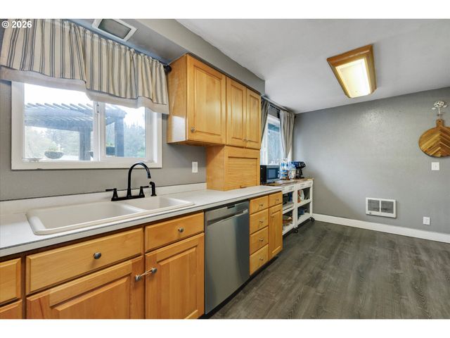 14975 S GREENTREE Dr, Oregon City, OR 97045