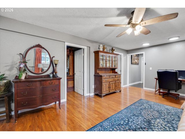 14975 S GREENTREE Dr, Oregon City, OR 97045