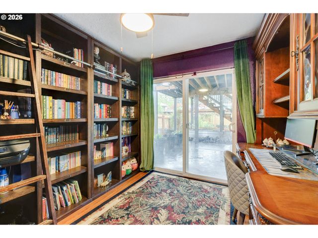 14975 S GREENTREE Dr, Oregon City, OR 97045