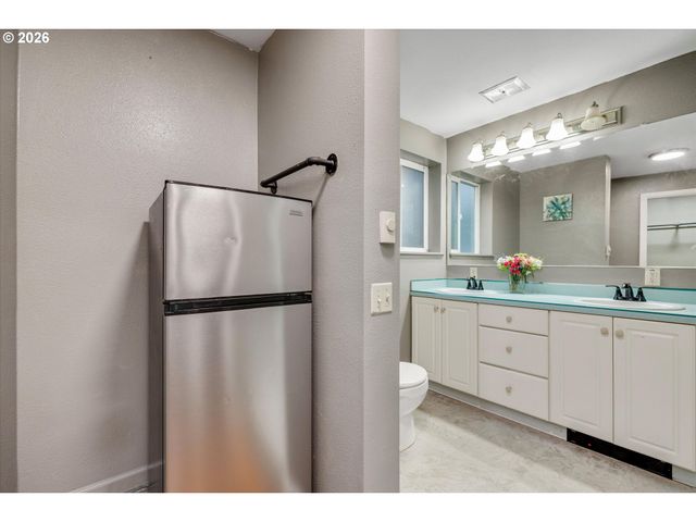 14975 S GREENTREE Dr, Oregon City, OR 97045