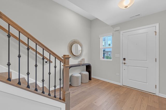 1546 Slade Way, Des Plaines, IL 60018