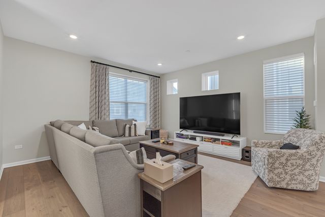 1546 Slade Way, Des Plaines, IL 60018