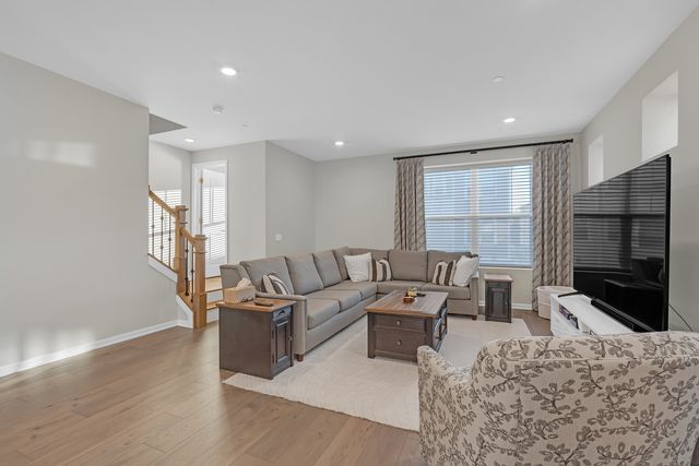 1546 Slade Way, Des Plaines, IL 60018