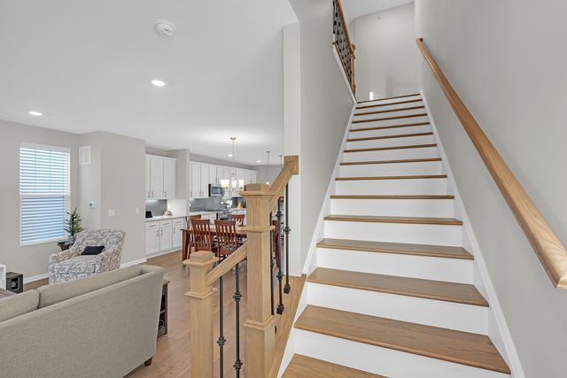 1546 Slade Way, Des Plaines, IL 60018